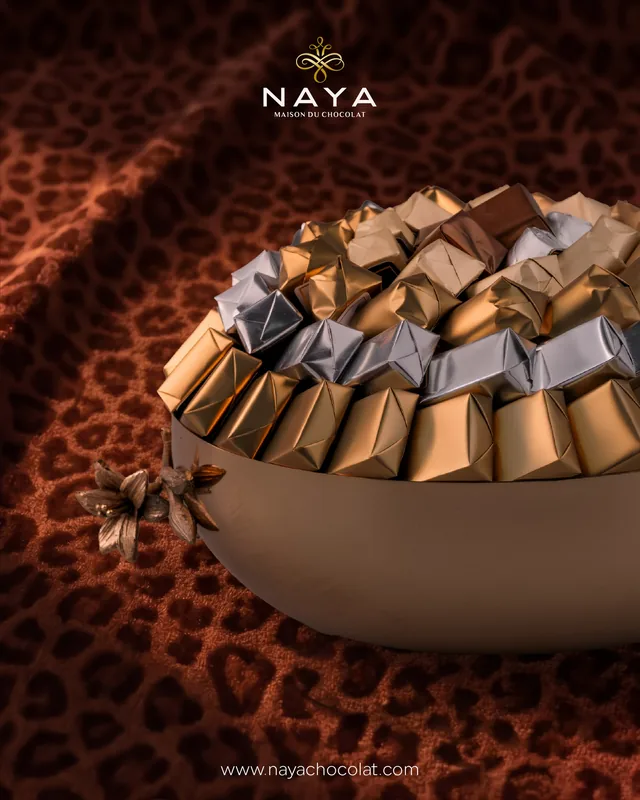 Composition de chocolats sur tissu léopard